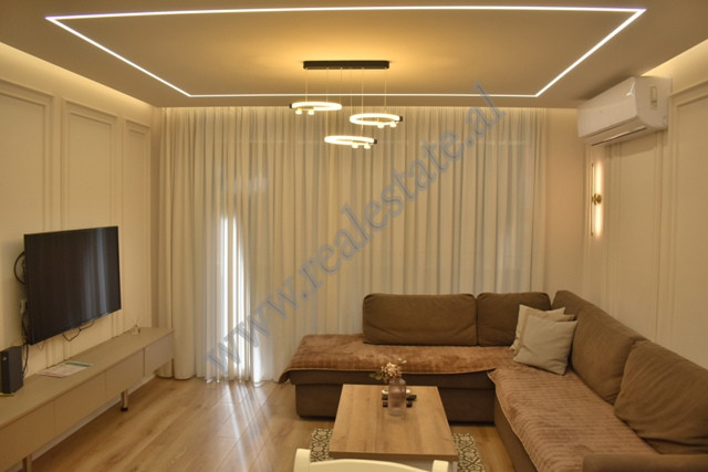 Duplex for rent in Urani Pano street near Skanderbeg Square.
It is located on the 2nd floor of a bu